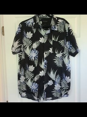 GUESS Men's Black Floral Hawaiian Short-Sleeve Button-Up Shirt